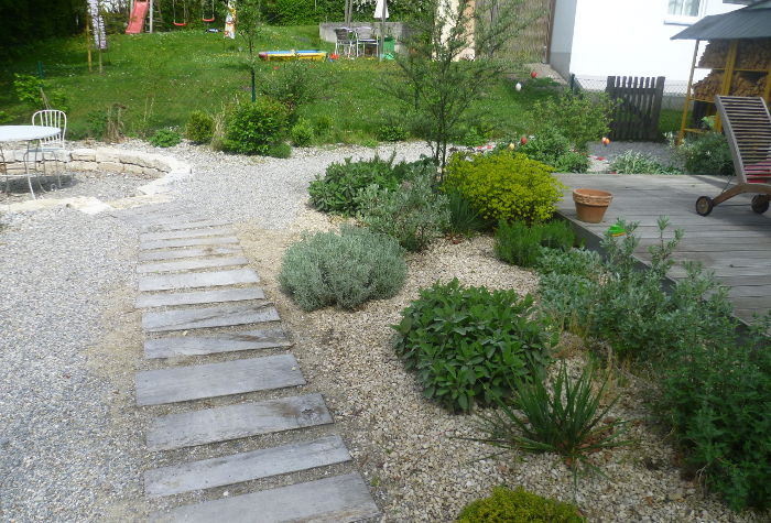 Mediterraner Kiesgarten, geplant und umgesetzt von Garten Zwölfer